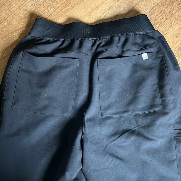 Fabletics high waisted jogger scrub bottoms - Picture 8 of 8